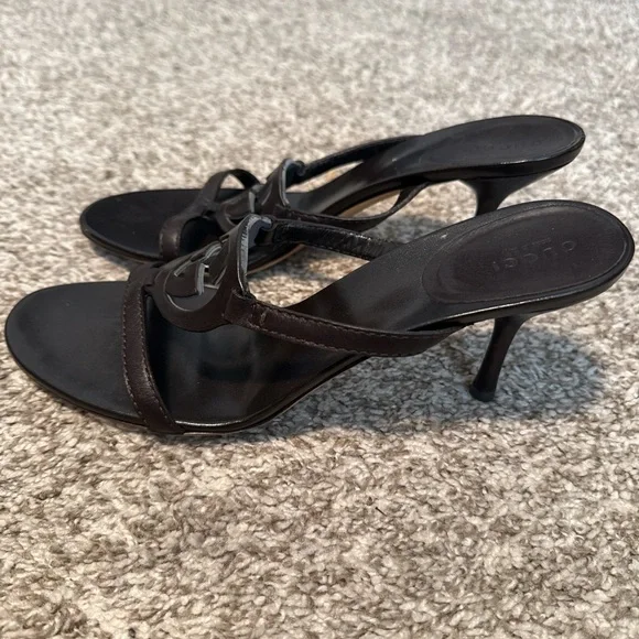 Gucci Women's Black Sandals with Logo Detail - Picture 3 of 8